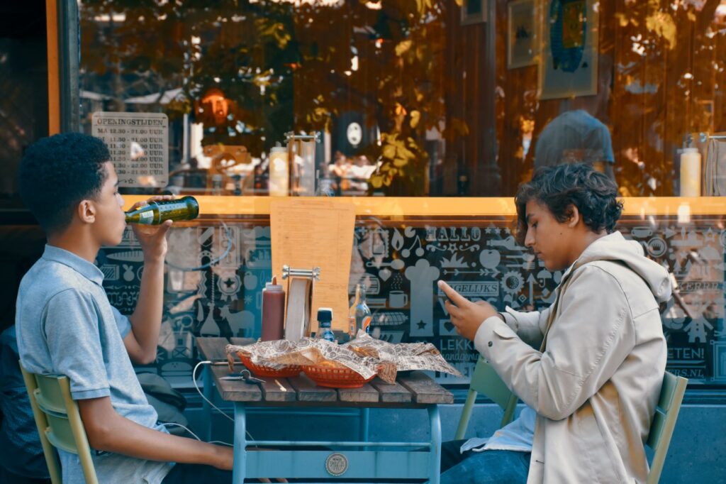 teenagers eating out